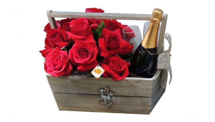 Presenteie o grande amor da sua vida com as flores e cestas da Rosa Choque