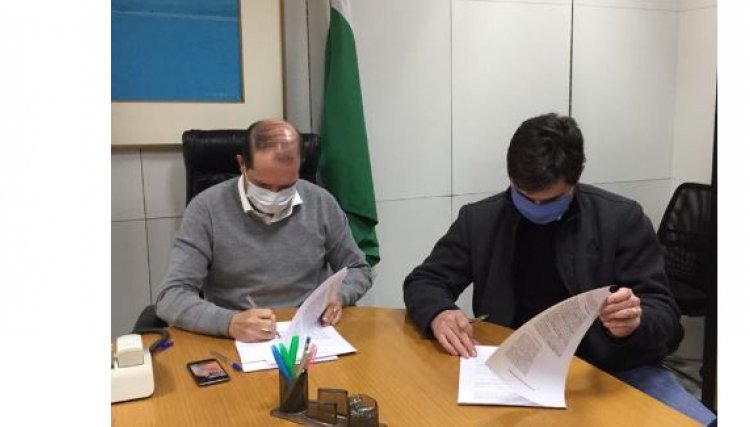 Micheletto assina termo para Sistema Eletrônico de Leilões 