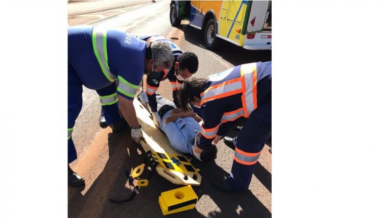 Acidente na Penha deixa motociclista ferido