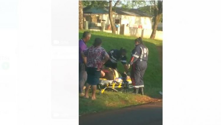 Homem embriagado quase é atropelado em Cafelândia, veja o vídeo