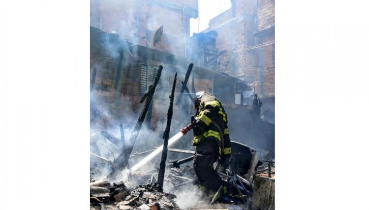 Criança de 5 anos morre após incêndio em comunidade 
