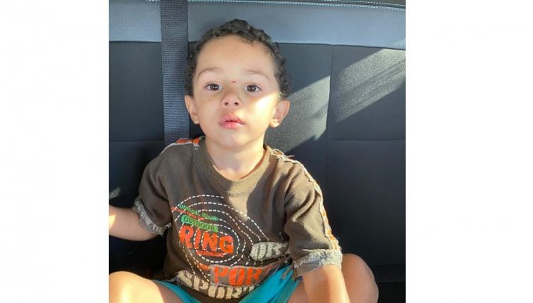 Criança de aproximadamente três anos procura pela família em Cafelândia