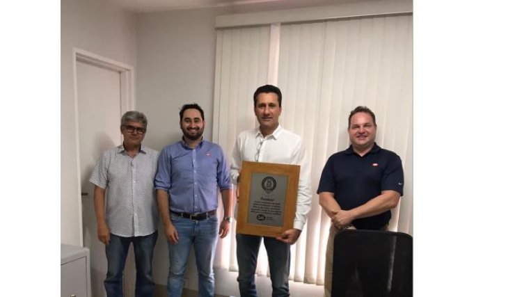 Cobb-Vantress homenageia 25 anos da Nutriza 