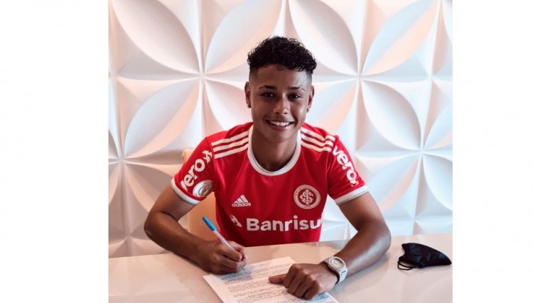 Jovem cafelandense de 16 anos assina contrato profissional com o Internacional
