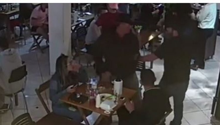 Atirador executa homem em restaurante e policial, ao tentar intervir, também morre baleado