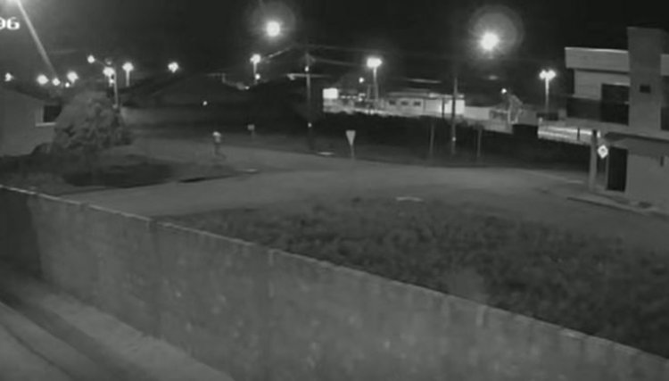 Bairro de Cafelândia sofre com ações de criminoso, imagens mostram suspeito fugindo