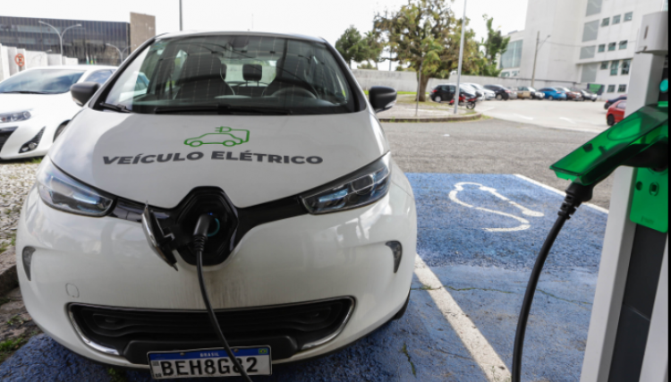 Venda de carros elétricos cresce 123% no primeiro trimestre de 2024 no Paraná