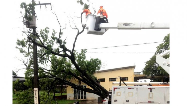 Copel regulariza distribuição de energia e faz balanço de um dos piores temporais já enfrentados