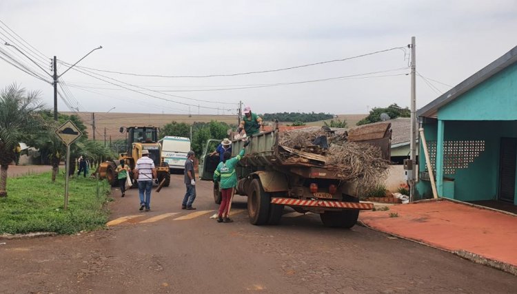 Cafelândia recolhe mais de 170 mil quilos lixo no primeiro dia de Arrastão contra a Dengue