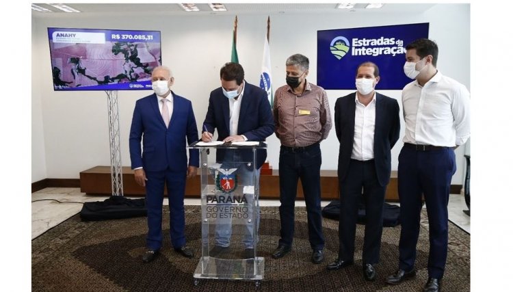 Prefeito de Anahy Carlão assina grande convênio de pavimentação de estradas rurais, veja o vídeo 