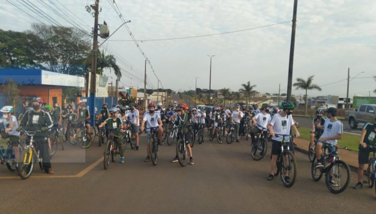 Colégio Ellos de Cafelândia promove passeio ciclístico e caminhada para comemorar o Dia do Estudante