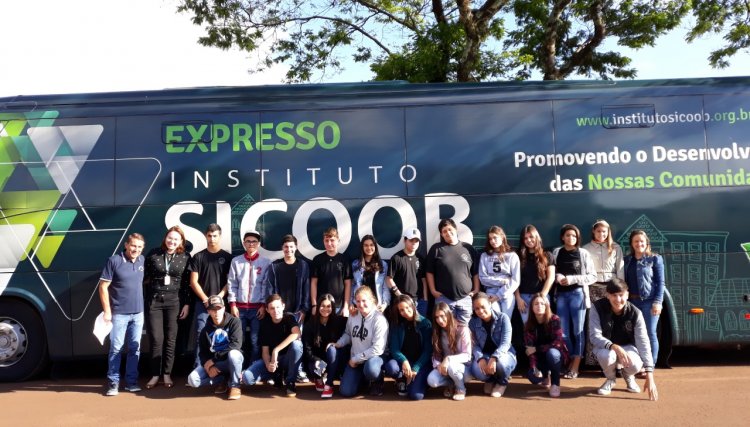 Expresso Instituto Sicoob oferece cursos aos alunos de Formosa do Oeste
