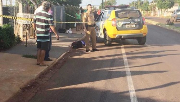 Homem tenta atacar polícia e morre após ser baleado