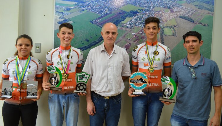 Prefeito de Nova Aurora parabeniza ciclistas pelas conquistas