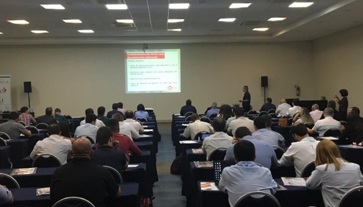 Curso da FACTA recebe especialistas da Cobb-Vantress