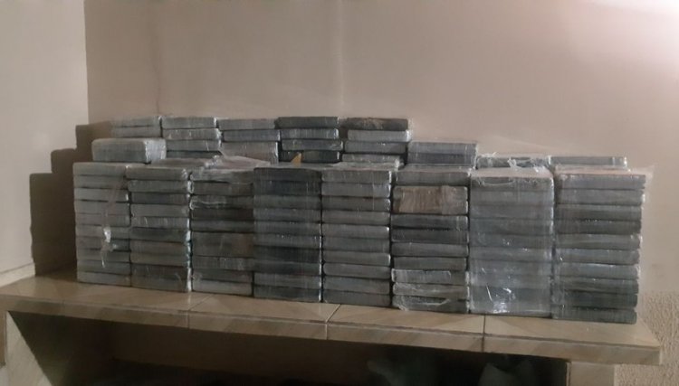 291,5 quilos de cocaína são apreendidos em carro abandonado na BR-277 