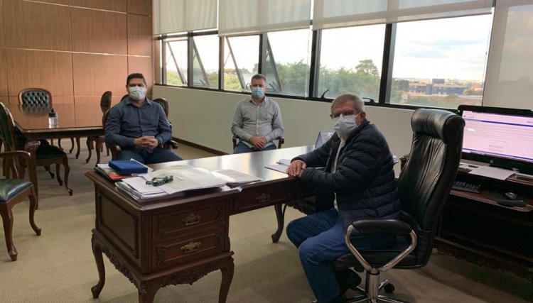 Prefeito Valtinho tem audi&ecirc;ncia na Cohapar sobre o projeto do Condom&iacute;nio do Idoso