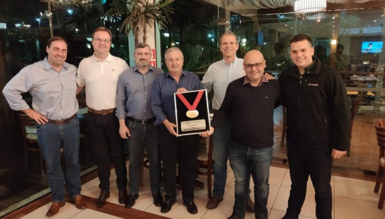 Cobb premia a Coopavel pelo desempenho de produtividade