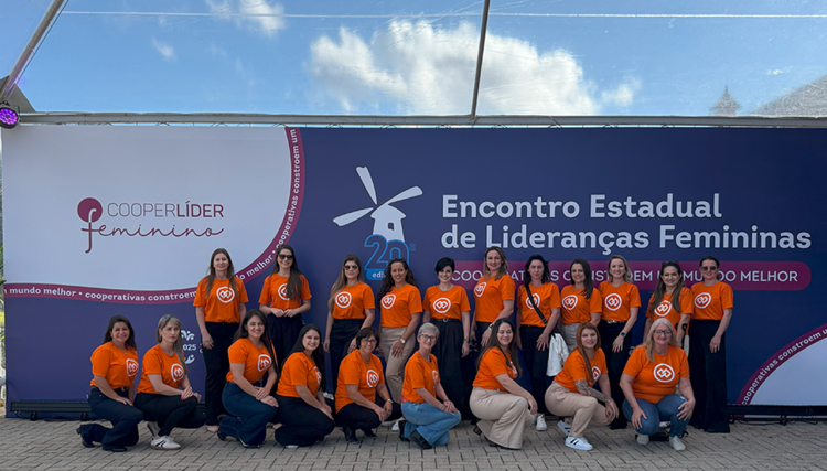 Cresol leva cooperadas ao Encontro Estadual de Lideranças Femininas no Paraná