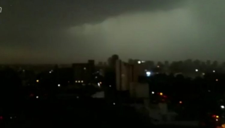Forte chuva chega a Foz do Iguaçu acompanhada de granizo