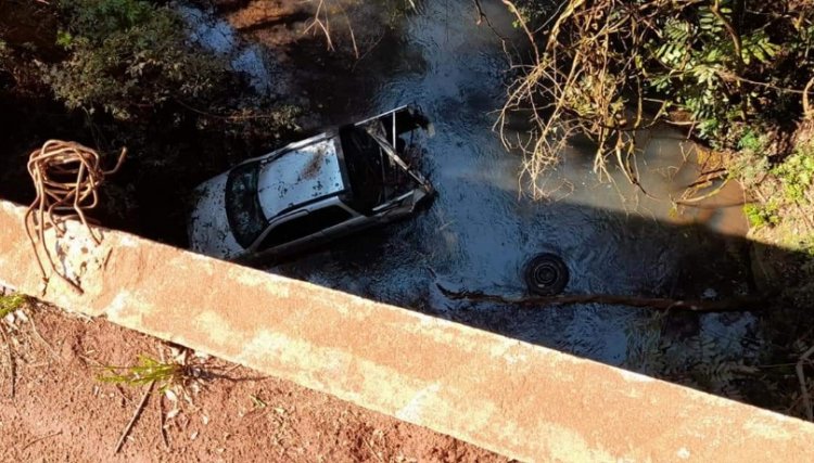 Veículo cai de uma ponte entre Central Santa Cruz e Jotaesse