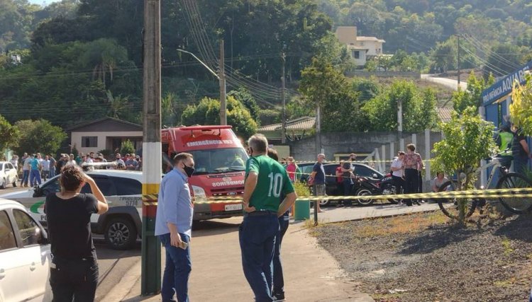 Adolescente invade escola, mata 3 crianças e uma professora no oeste de SC