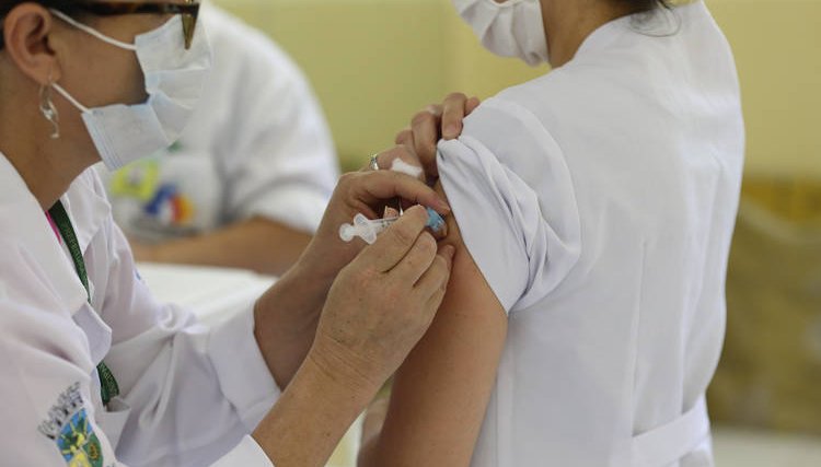 PR passa das 4,5 milhões de doses aplicadas, com 66,7% do grupo prioritário