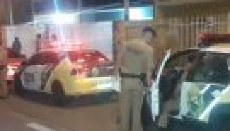 Marido mata assaltante que ameaçava esposa  na residência