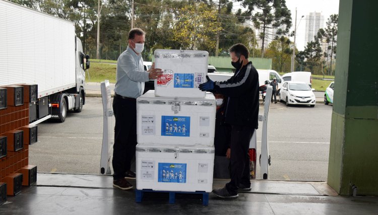 PR deve iniciar na próxima semana vacinação de adolescentes e dose de reforço para pessoas com mais de 70 anos 