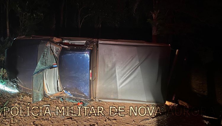 Motorista embriagado e sem CNH foge da Polícia e capota o carro em Nova Aurora, veja o vídeo 