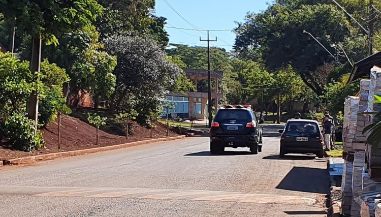 Polícias do Bope Roni realizam abordagens em Cafelândia nesta tarde de domingo