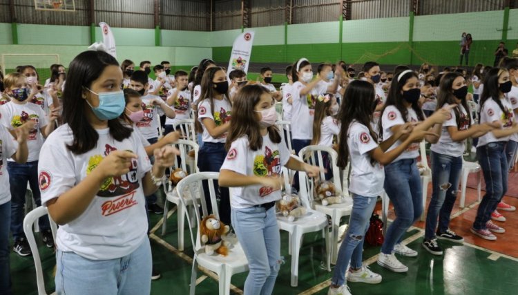 Patrocinado pela Copacol Proerd capacita 105 crianças de escolas de Goioerê