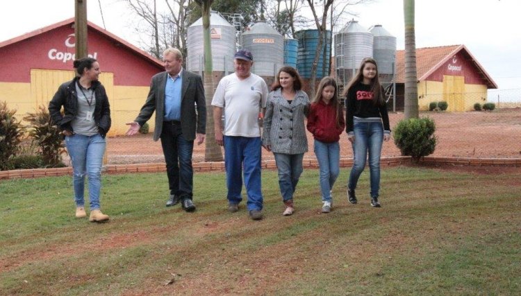 Marcos Effting é o melhor avicultor da Copacol nesta semana