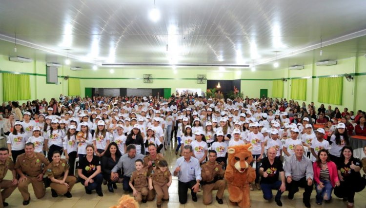 280 alunos de Nova Aurora e Jesuítas são formados no Proerd