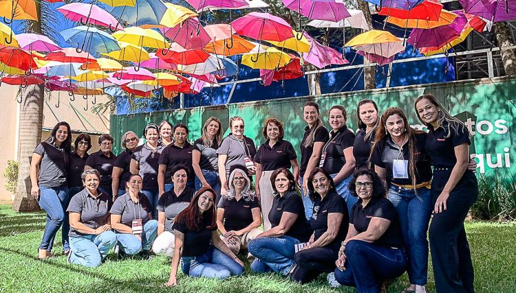 Integrantes do Grupo Feminino da Copacol participam do Cooperlíder