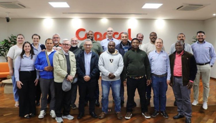Padres da Consolata visitam a Copacol e conhecem modelo de gest&atilde;o de ref&ecirc;ncia do cooperativismo
