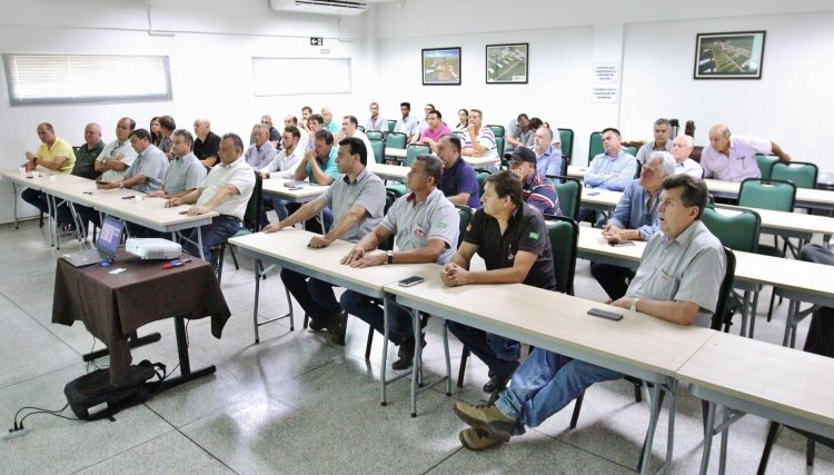 
<br/>Produtores de ovos férteis da Copacol participam de reunião