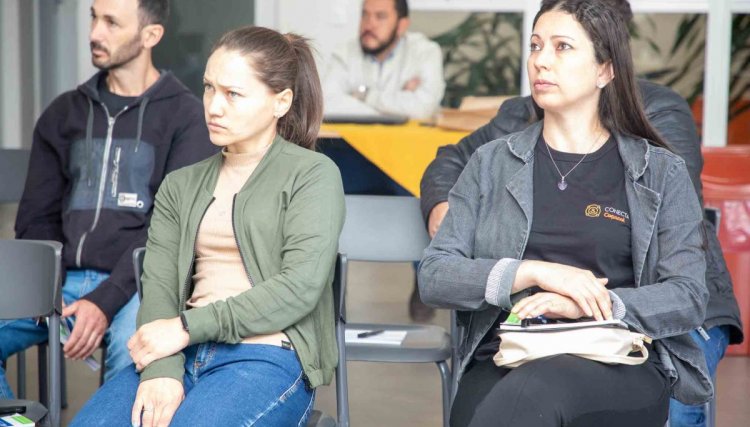Jovens avicultores da Copacol participam de treinamento sobre biosseguridade dentro das granjas