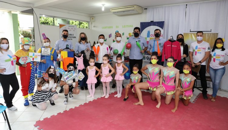 Materiais do Projeto Apoio Cultural para os alunos de Goioerê, são entregues pela Copacol