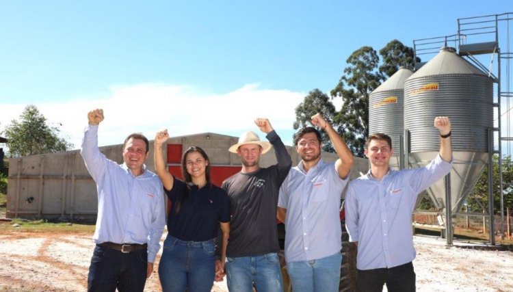 Ederson Zaparolli, avicultor da Copacol recebe valor hist&oacute;rico de R$ 2,71 por ave entregue, veja o v&iacute;deo