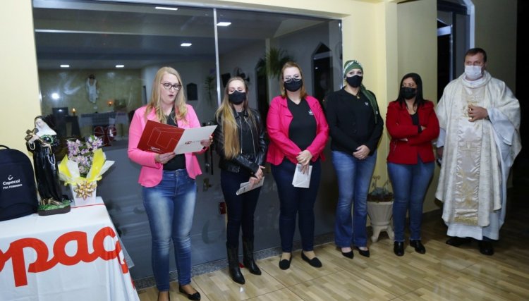 Grupo Feminino da Copacol promove reforma de capela em comunidade de Nova Aurora