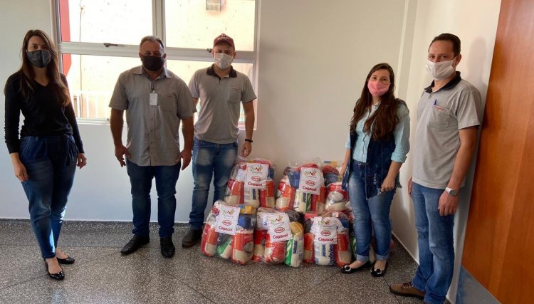 Copacol e Ihara fazem a doação de alimentos para famílias do Sudoeste do PR
