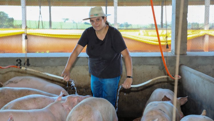 Jovens da Copacol aprendem sobre a import&acirc;ncia da qualidade da &aacute;gua na produ&ccedil;&atilde;o animal