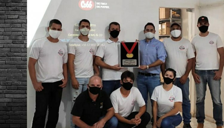 Cobb-Vantress premia produtor de aves com melhor eclosão em MG