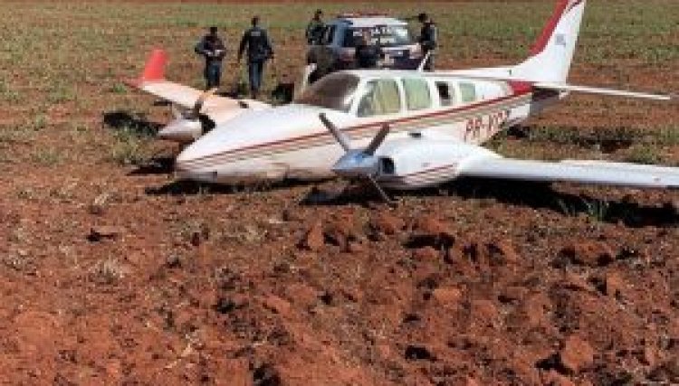 Caças da FAB interceptam duas aeronaves com 1,1 tonelada de cocaína