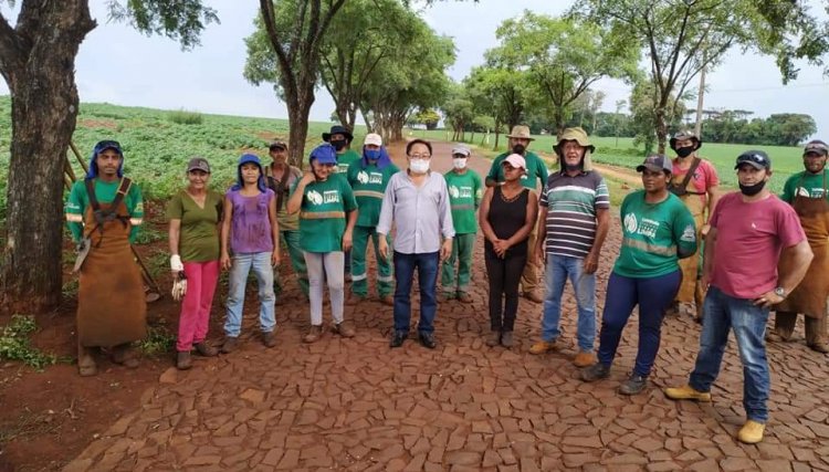 Prefeito Dr Culestino visita equipe do Cidade Limpa 