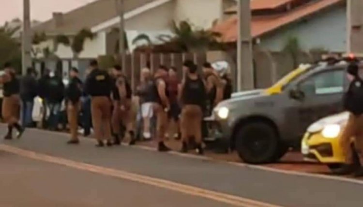 Policiais trocam tiros após briga de trânsito e um fica gravemente ferido  