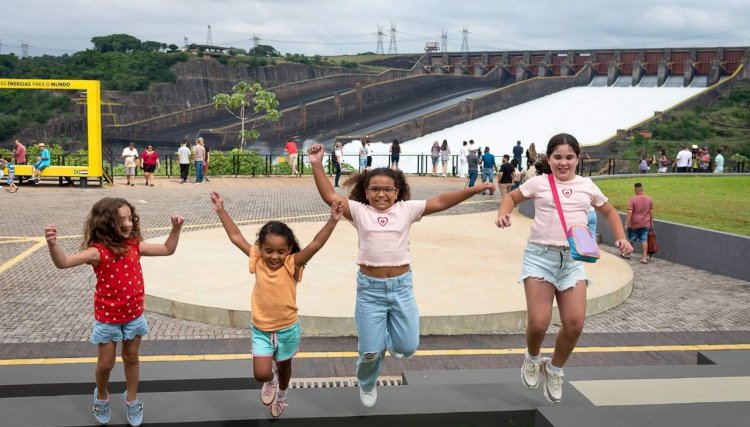 Show das águas proporcionado pela Itaipu  