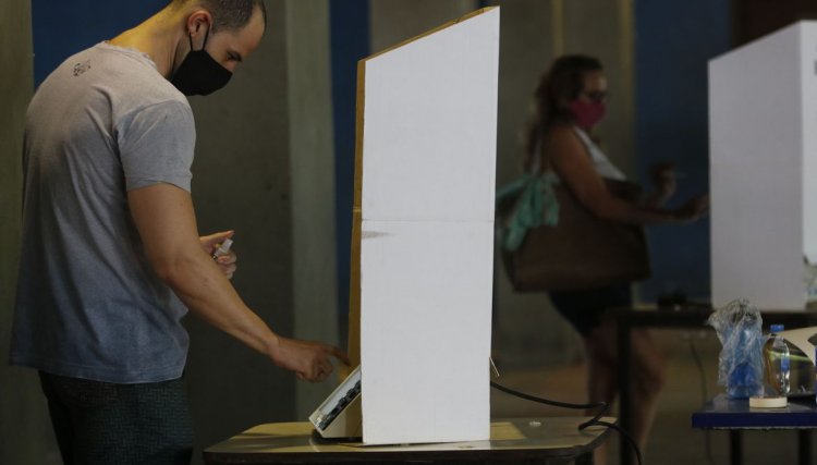 Prefeitos eleitos tomam posse em 5.472 municípios; 96 ficam pendentes