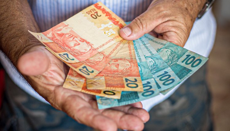 Idosos caem em golpe e perdem R$ 7 mil em Cafelândia, após receber criminosos em casa